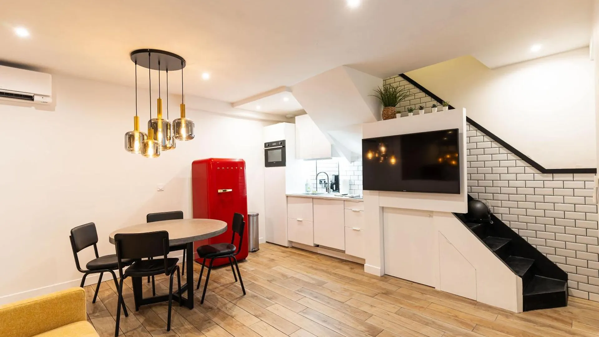 Town House Nation, Bastille, Ac By Lcc Agency * Paris