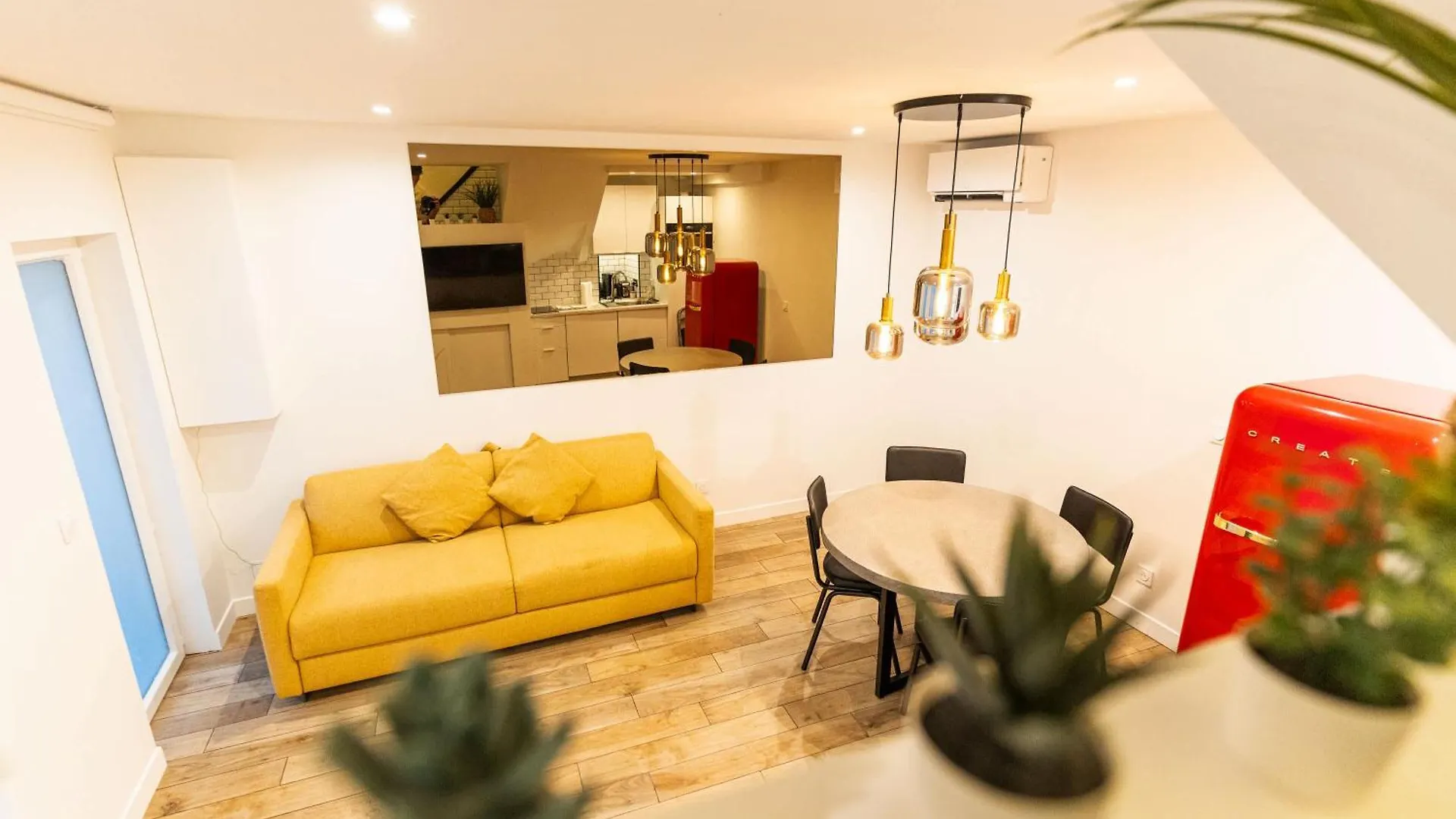 Semesterbostad Town House Nation, Bastille, Ac By Lcc Agency